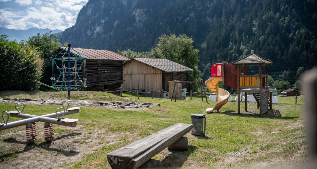 Spielplatz Via S. Clau, Rueun (oua_83128769_image) Spielplatz Via S. Clau, Rueun (oua_83128769_image)