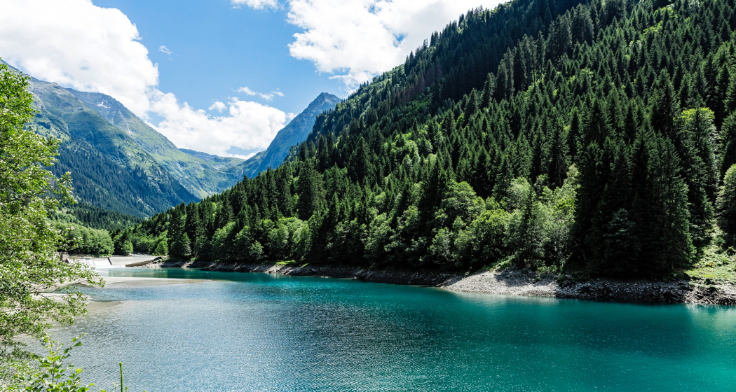 Auf dem Bild sieht man den See in der Val Sumvitg. Auf dem Bild sieht man den See in der Val Sumvitg.