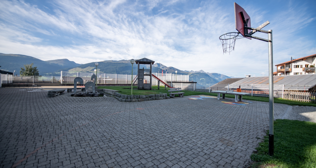 Spieplatz Schulhausplatz Brigels Spieplatz Schulhausplatz Brigels