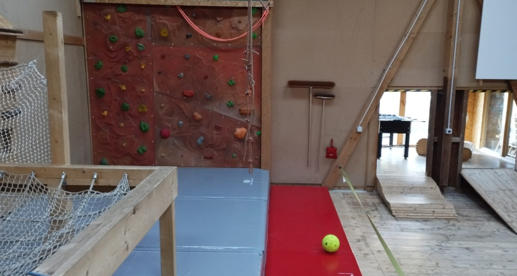 Kletterwand, Matten, Klettergerüst