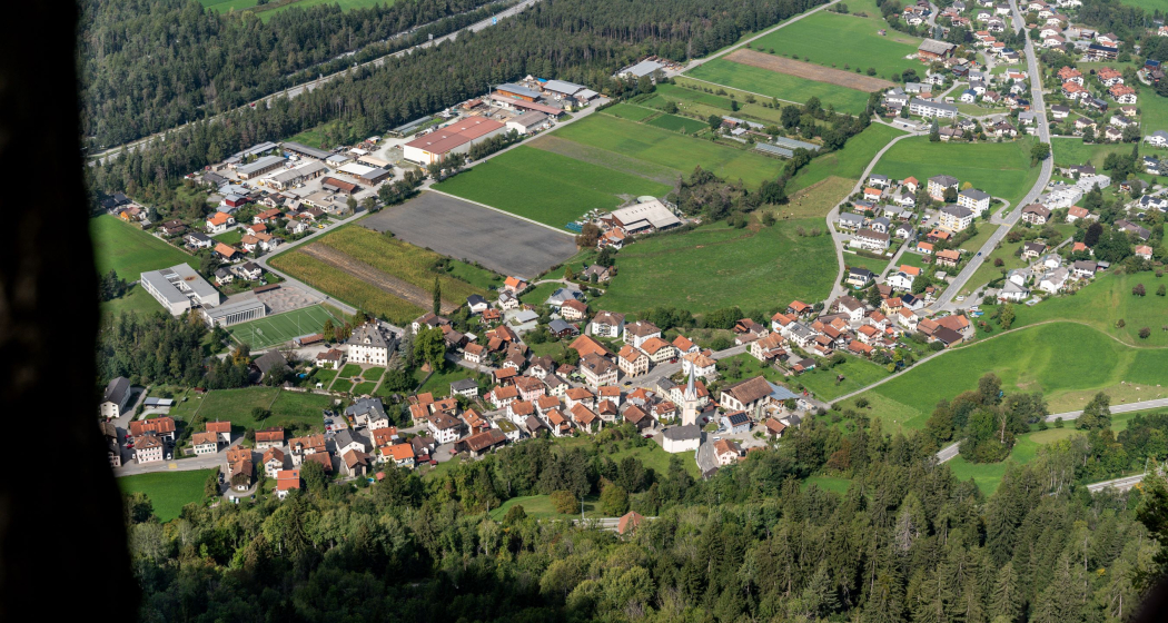 Sils i.D. vom Aussichtspunkt Crap Carschenna Sils i.D. vom Aussichtspunkt Crap Carschenna