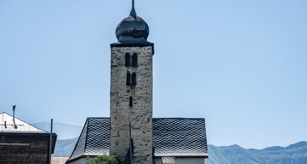 Lange Wanderung auf dem Alpenpässe-Weg von Duvin nach Safien Platz über Güner Lückli (oua_90051947_image) Lange Wanderung auf dem Alpenpässe-Weg von Duvin nach Safien Platz über Güner Lückli (oua_90051947_image)