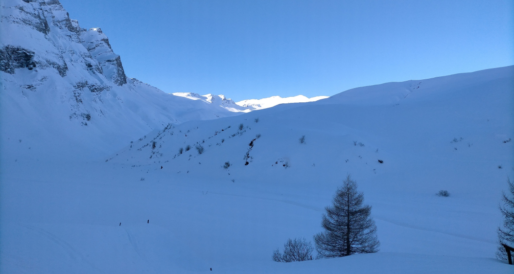 Die ersten Meter der Tour sind im Schatten. Die ersten Meter der Tour sind im Schatten.