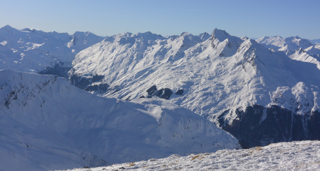 Ein spezieller Blickwinkel zum Zervreila-Stausee und den Valser Bergen.