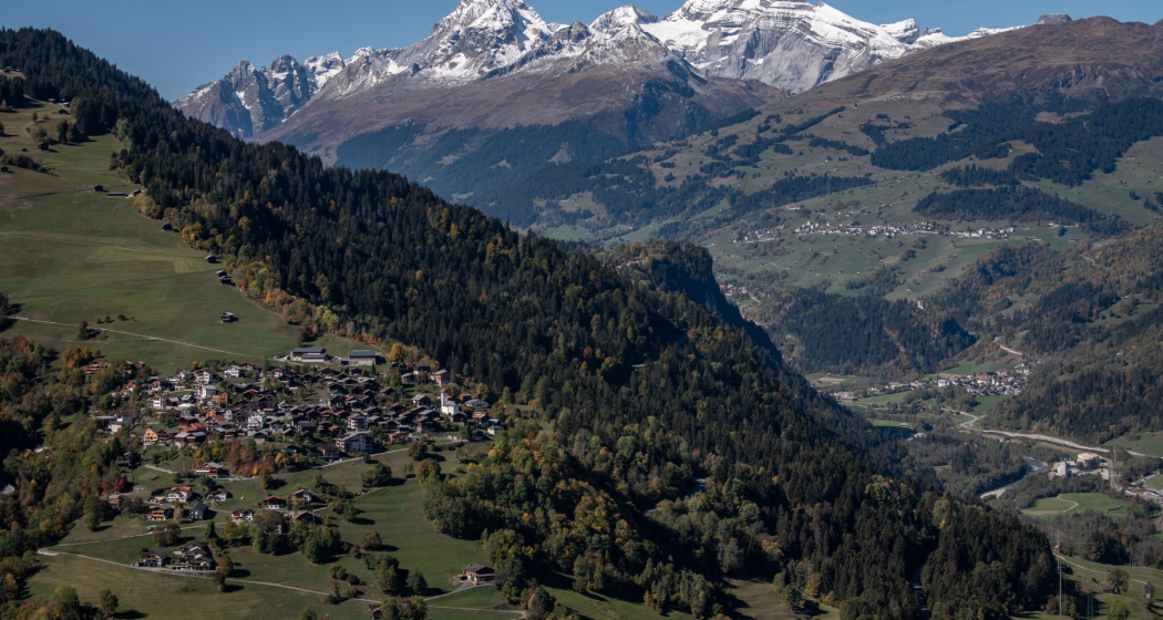 Aussicht von der Feuerstelle unter dem Grab da Sevgein Aussicht von der Feuerstelle unter dem Grab da Sevgein