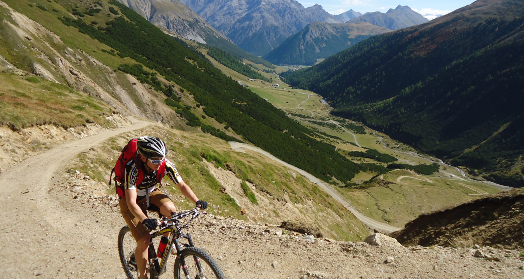 001.03 Alpine Bike Etappe 3 Livigno - St. Moritz (oua_9494192_image) 001.03 Alpine Bike Etappe 3 Livigno - St. Moritz (oua_9494192_image)