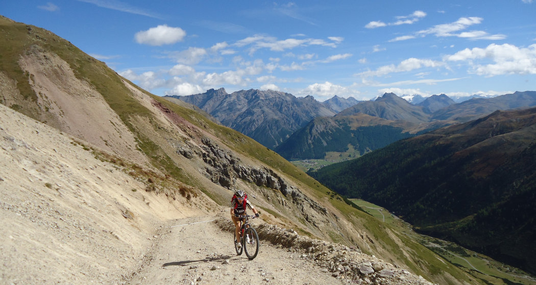 001.03 Alpine Bike Etappe 3 Livigno - St. Moritz (oua_9494196_image) 001.03 Alpine Bike Etappe 3 Livigno - St. Moritz (oua_9494196_image)