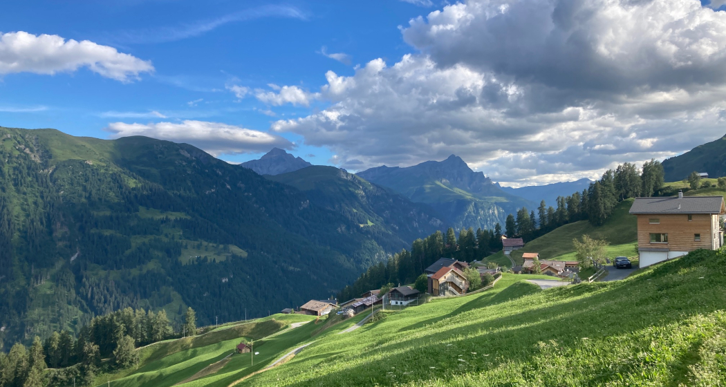 Blick von Ausserberg ins Safiental und zum Piz Beverin Blick von Ausserberg ins Safiental und zum Piz Beverin