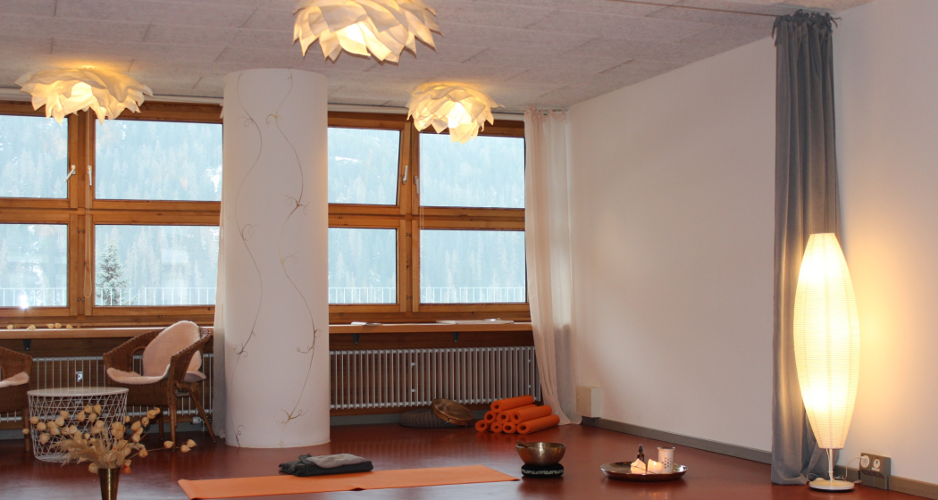 YOGA (oua_95556382_image) YOGA (oua_95556382_image)