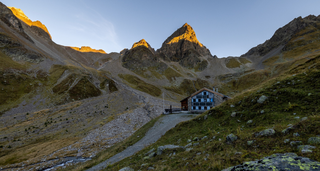 Weitwanderung Bergsteigerdorf Guarda – Chamonna Tuoi CAS (oua_96964103_image) Weitwanderung Bergsteigerdorf Guarda – Chamonna Tuoi CAS (oua_96964103_image)