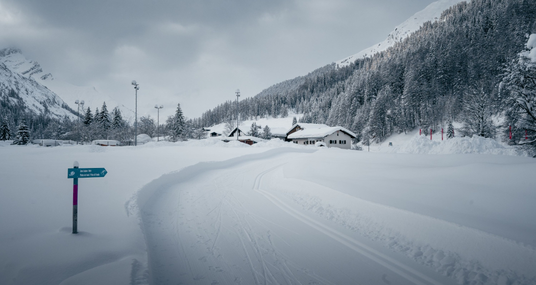 Winterwanderweg und Loipe Splügen Winterwanderweg und Loipe Splügen