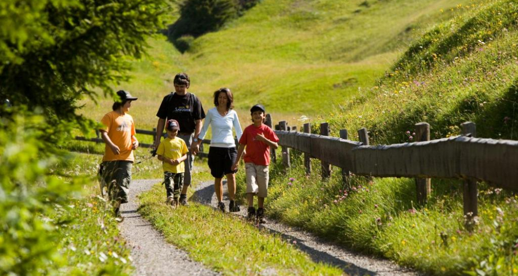 Familie beim Wandern Familie beim Wandern
