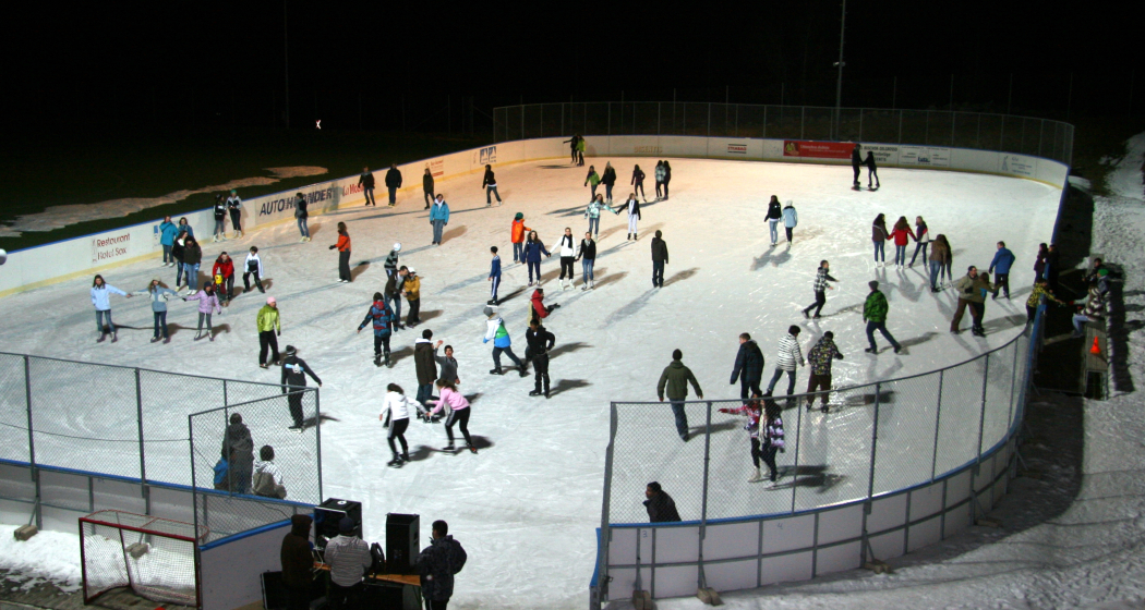 Eislaufen am Abend Eislaufen am Abend