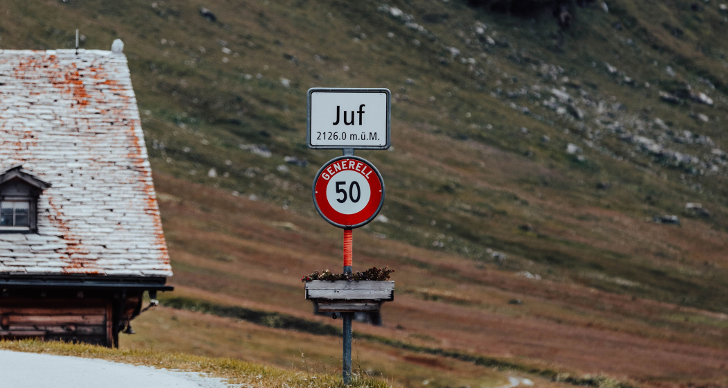 Juf, Parkplatz vor dem Dorf (pns_ddfe027cd3186360f4d3f5dd3fe09d33)