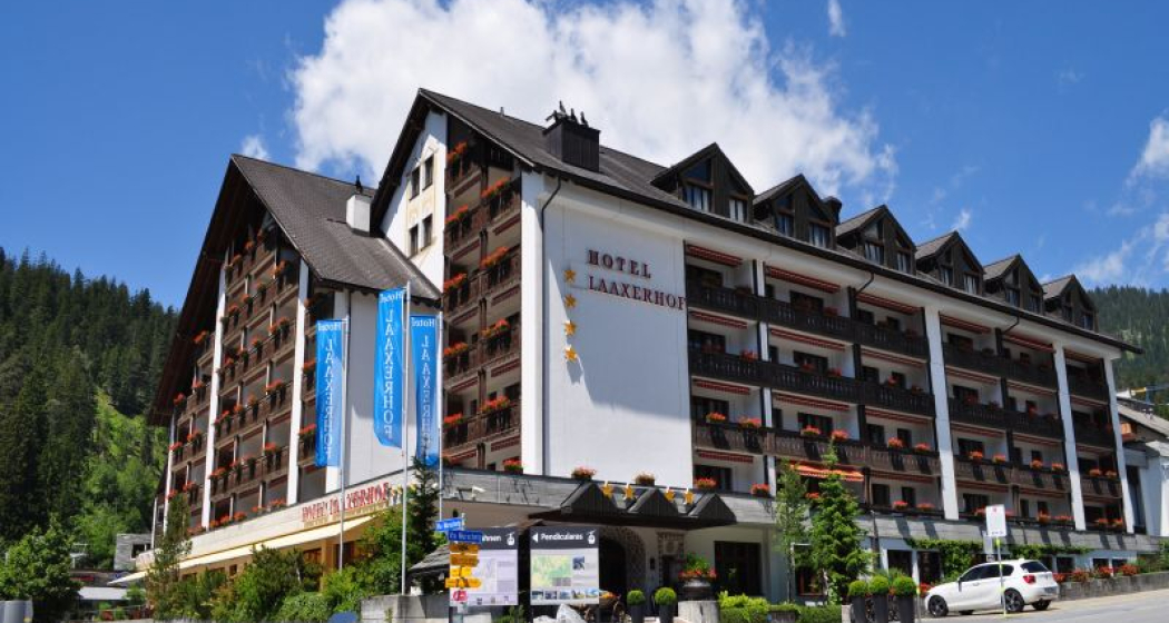 Hotel im Sommer Hotel im Sommer