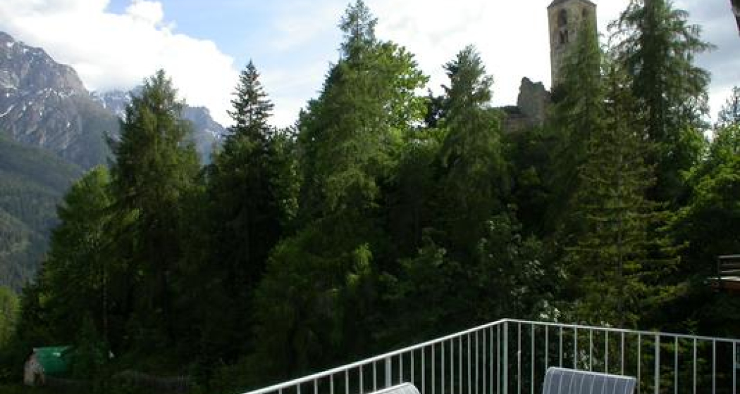 Schöne grosse Terrasse