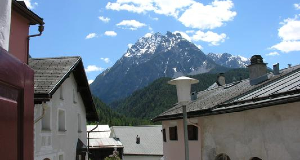 Aussicht aus der Stube mit Piz Pisoc