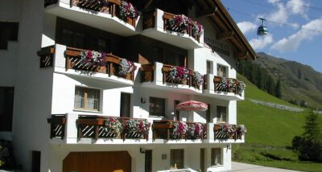 1 Gehminute zu den Seilbahnen Wanderweg direkt ab Haus 1 Gehminute zu den Seilbahnen Wanderweg direkt ab Haus