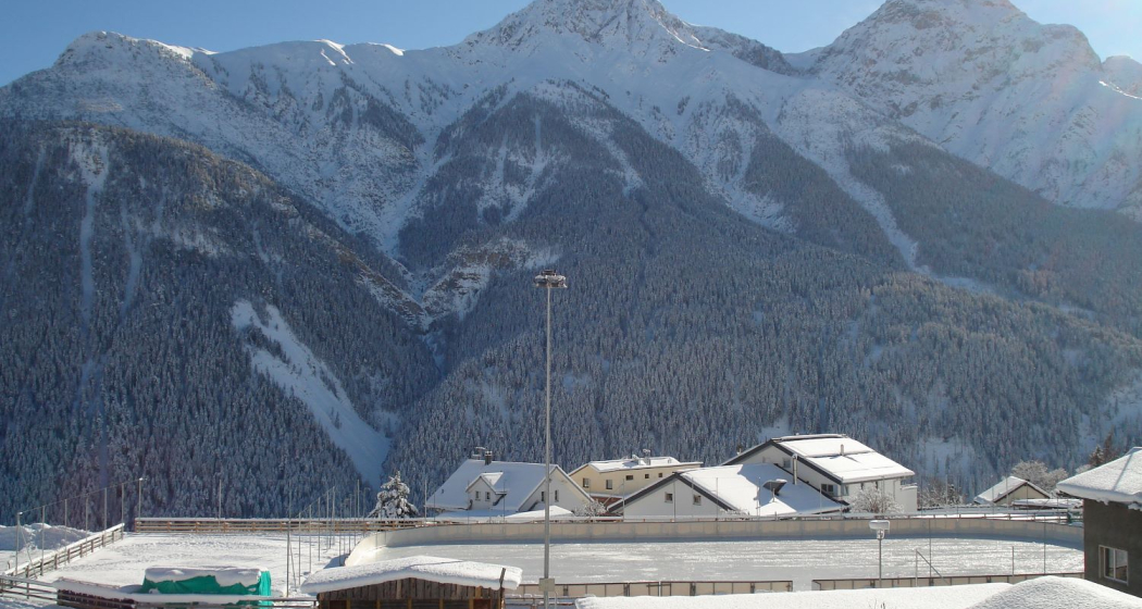 Aussicht vom Haus zum Eisplatz