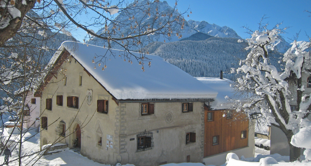 Aussenansicht der Chasa Minar im Winter Aussenansicht der Chasa Minar im Winter