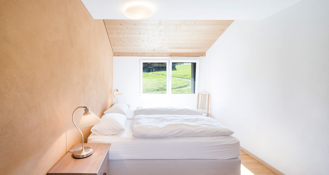 Eines der modernen Doppelzimmer