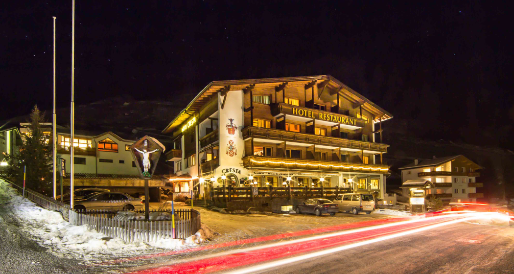 Hotel Cresta Nachtaufnahme Hotel Cresta Nachtaufnahme