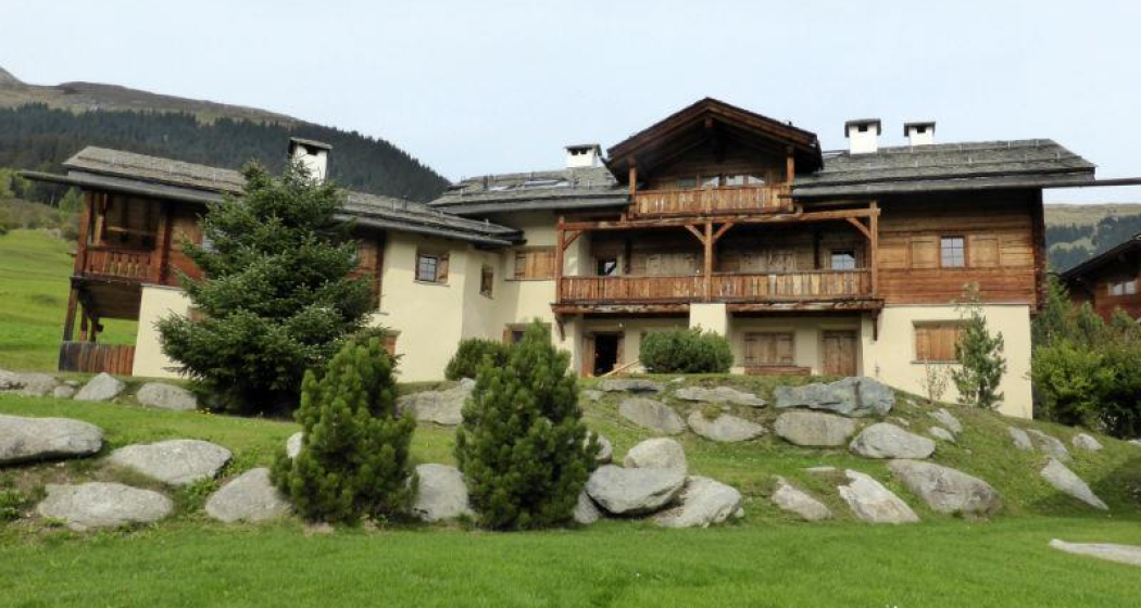 Ferienwohnung Casa Muladiras Sutter - Ansicht Sommer