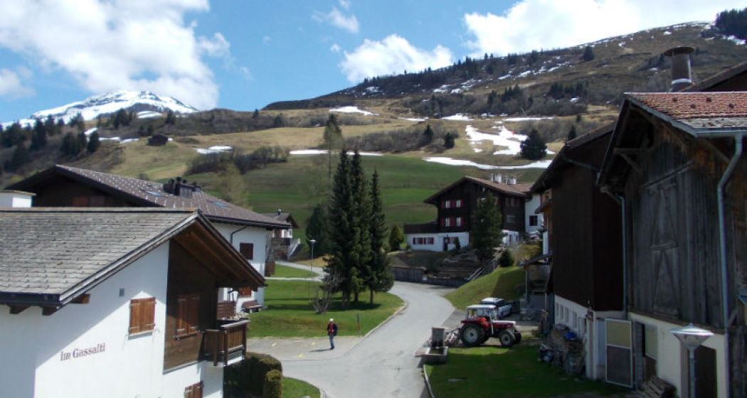 Hof Arpagaus Obersaxen Meierhof Aussicht Sommer