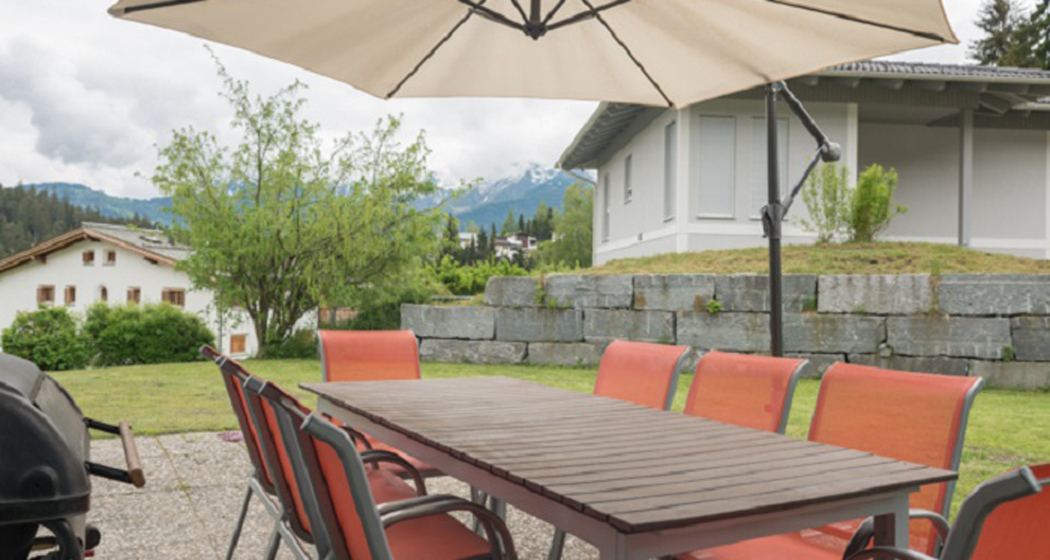 Gartenterrasse mit Grill