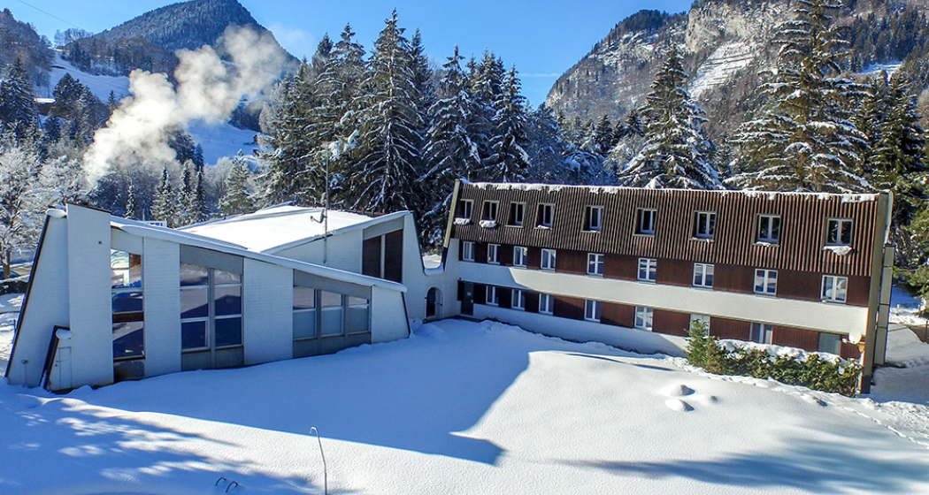 Hotel Grüsch im Hintergrund die Chlus, der Eingang zum Prättigau Hotel Grüsch im Hintergrund die Chlus, der Eingang zum Prättigau