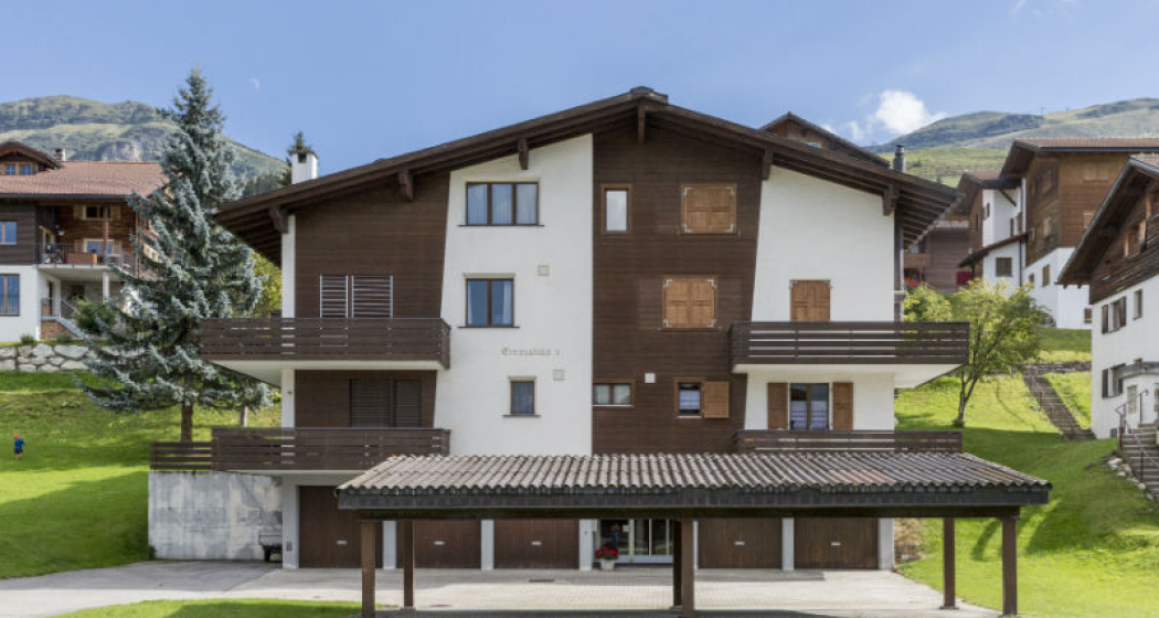 Ferienwohnung Crastahüs 2 Altermatt - Ansicht Sommer