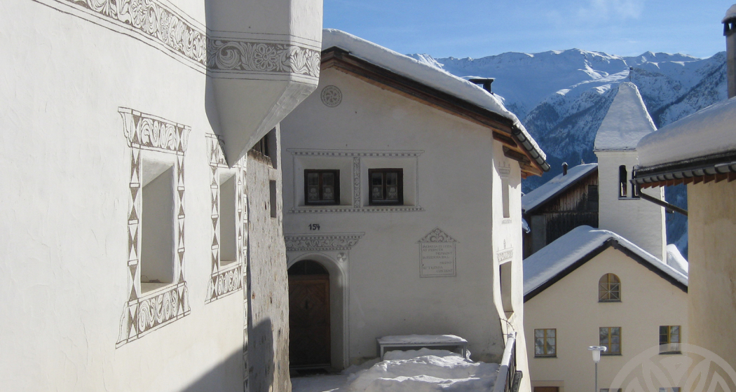Engadinerhaus im Winter