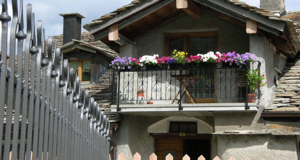 Haus-Westseite mit Balkon