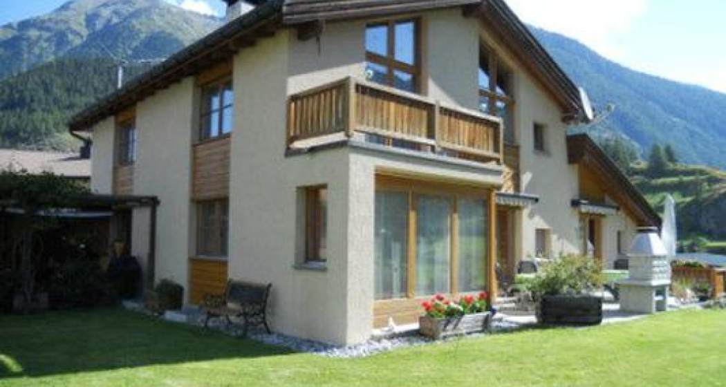 Aussenansicht Westseite im Sommer