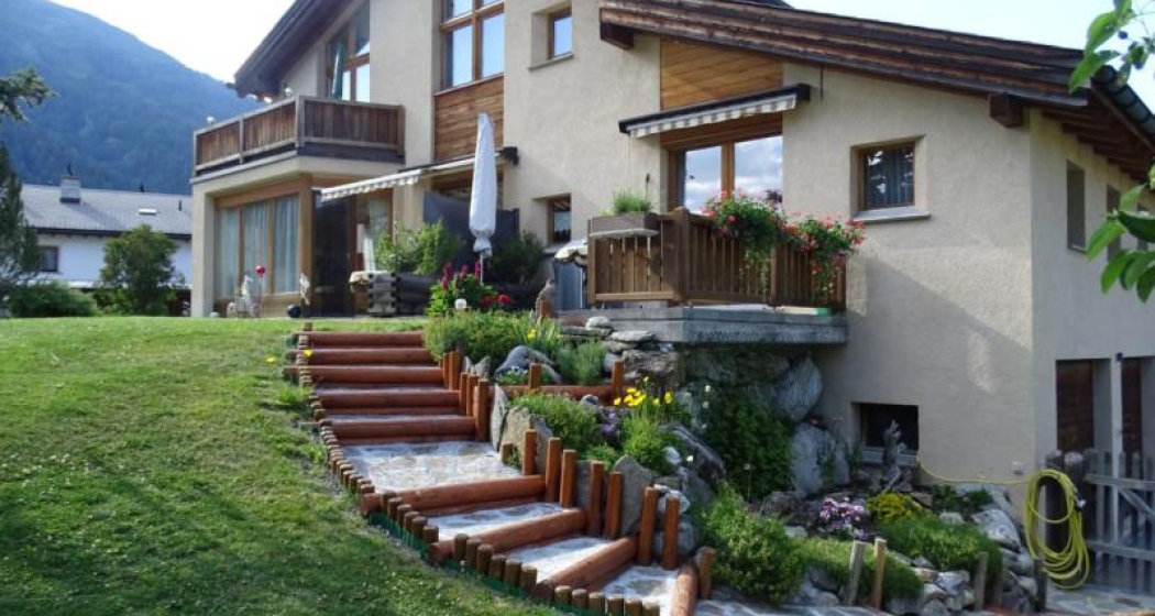 Aussenansicht im Sommer