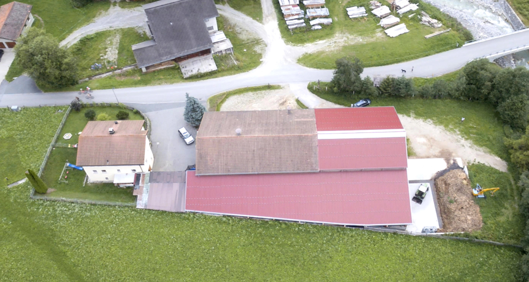 Paclera Hof aus der Vogelperspektive - Sie wohnen in dem Haus mit dem grauen Dach - unserer ehemaligen Sägerei Paclera Hof aus der Vogelperspektive - Sie wohnen in dem Haus mit dem grauen Dach - unserer ehemaligen Sägerei