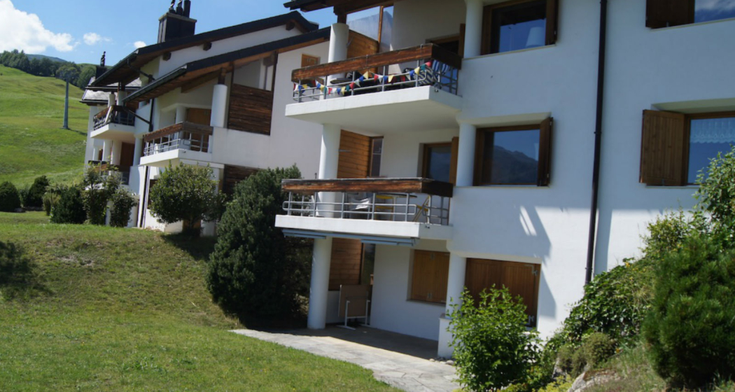 Ferienwohnung Sur Mulins 12.4 - Ansicht Sommer