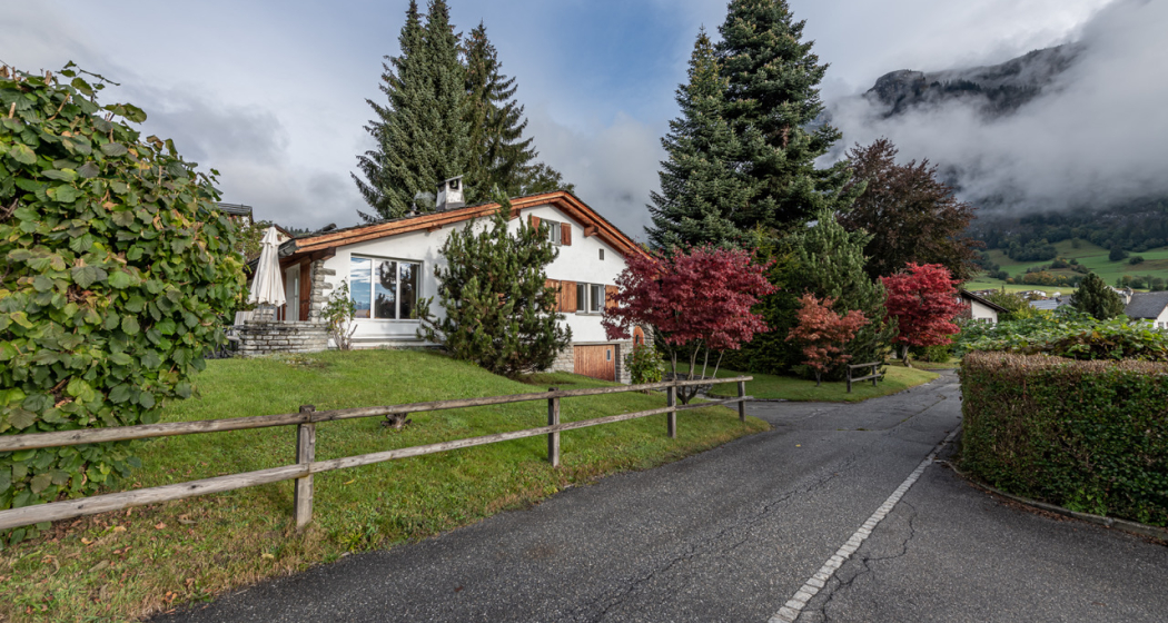 Aussenansicht mit Strasse