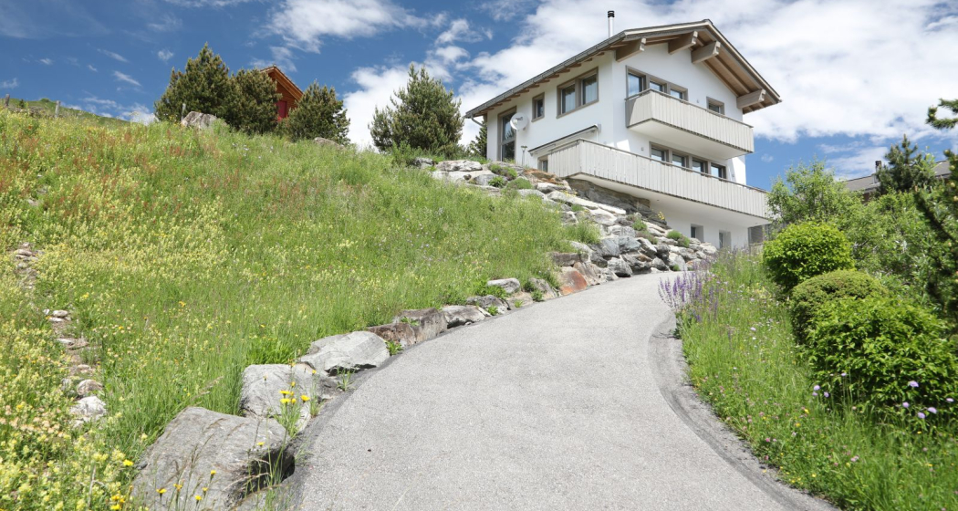 Ferienhaus Davos Munts - Ansicht Sommer