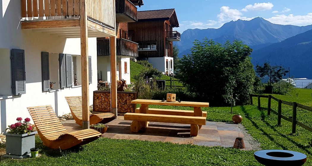 Ferienwohnung Bergblick Vigela - Gartensitzplatz