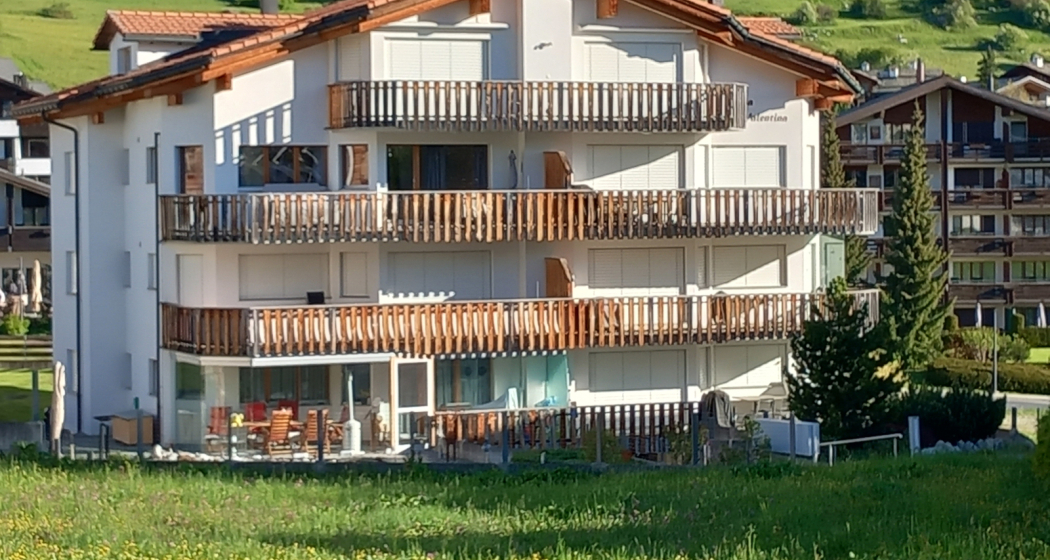 Ferienwohnung Casa Valentina Deflorin - Ansicht Sommer