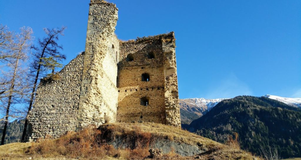 Burgenwanderung im Domleschg Burgenwanderung im Domleschg
