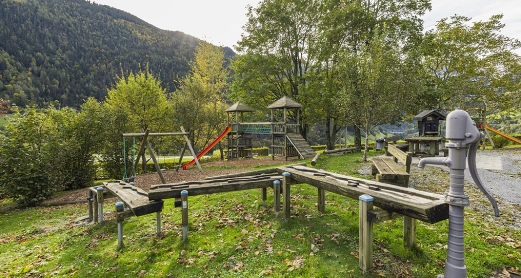 Spielplatz Valens (ctd_40f80bd9-136b-412d-8c74-3f472161d455_image) Spielplatz Valens (ctd_40f80bd9-136b-412d-8c74-3f472161d455_image)