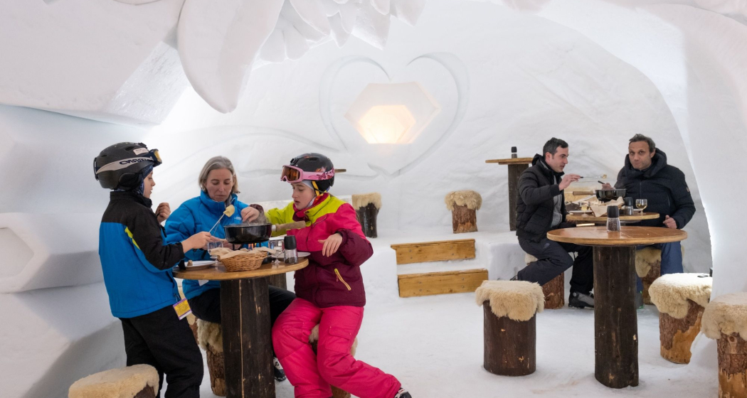 Fondue Deluxe im Iglu Dorf in Davos (exp_1b32627) Fondue Deluxe im Iglu Dorf in Davos (exp_1b32627)