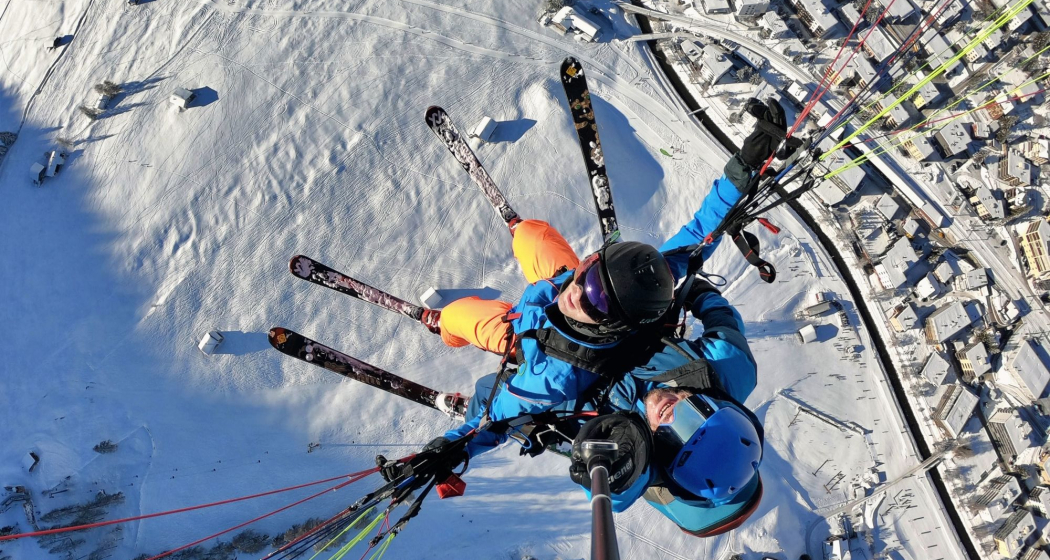 Davos Gleitschirmfliegen Tandem mit Skistart (exp_9a89955) Davos Gleitschirmfliegen Tandem mit Skistart (exp_9a89955)