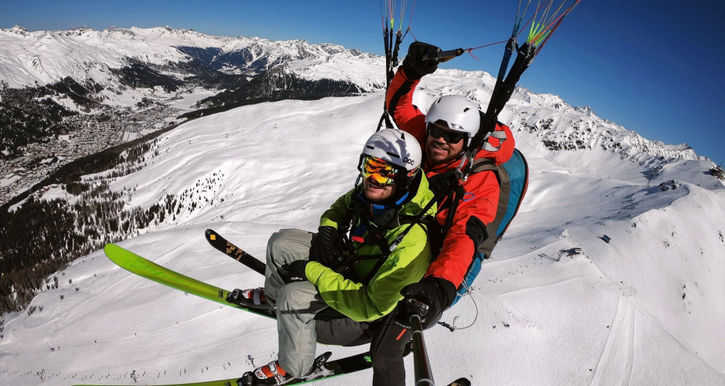Davos Gleitschirmfliegen Tandem mit Skistart (exp_fc68507) Davos Gleitschirmfliegen Tandem mit Skistart (exp_fc68507)