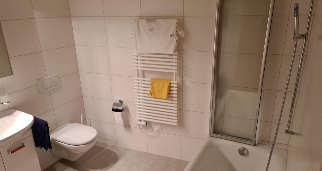 Bad mit Badewanne Haag