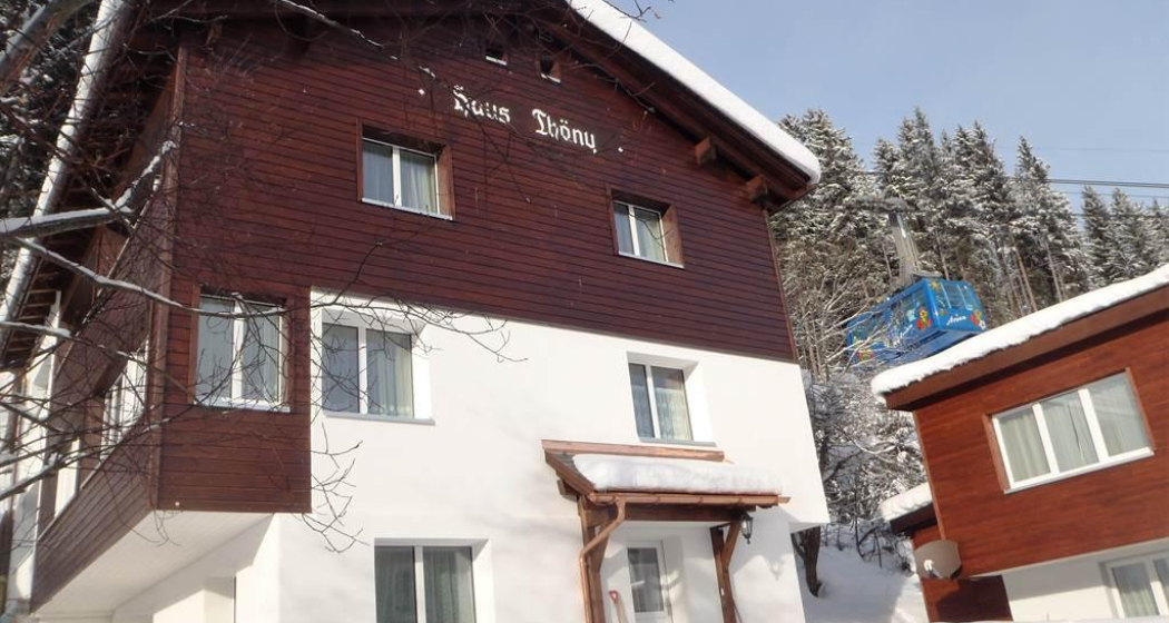 Haus Thöny mit Weisshorn Luftseilbahn