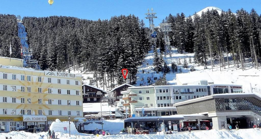 Haus Thöny mit Bahnhof, Sesselbahn, Luftseilbahn
