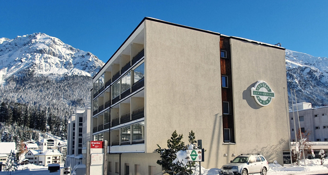 Sportbus vor dem Haus